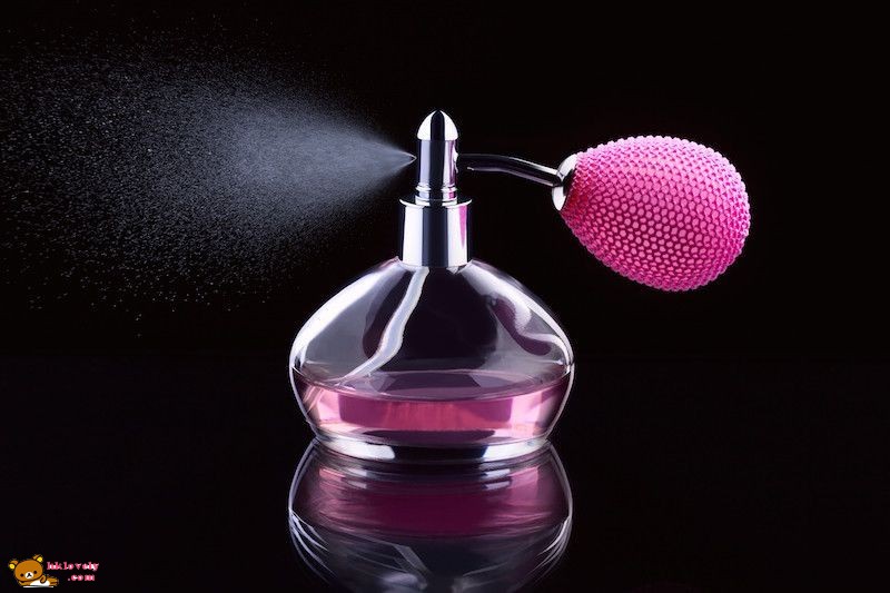 bigstock-Spraying-Perfume-37641760-800x533.jpg