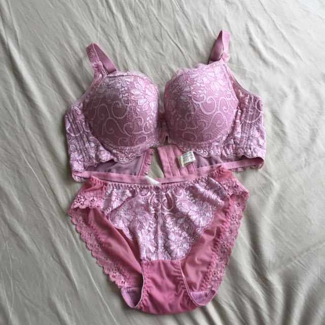 出售姐姐的舊內衣4 (Satami Bra Set)